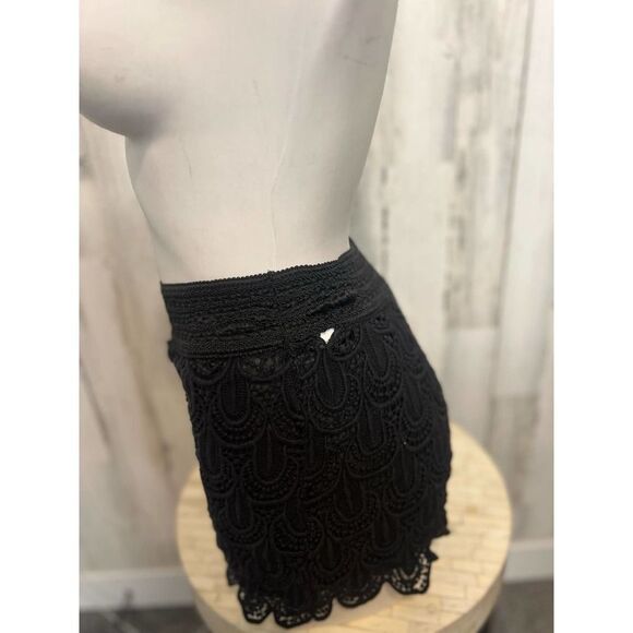 Black pattern shorts - Picture 4 of 8